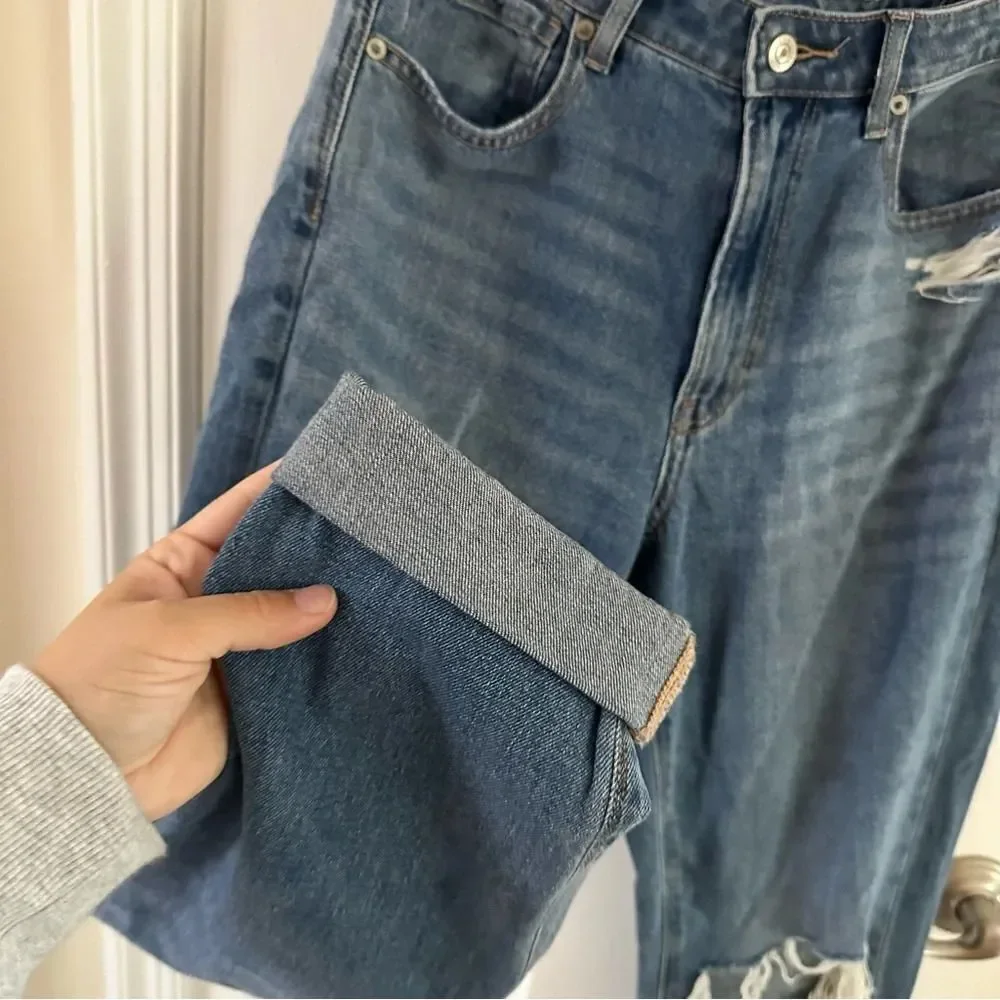 American Eagle Distressed Mom Jean Women’s Size 6